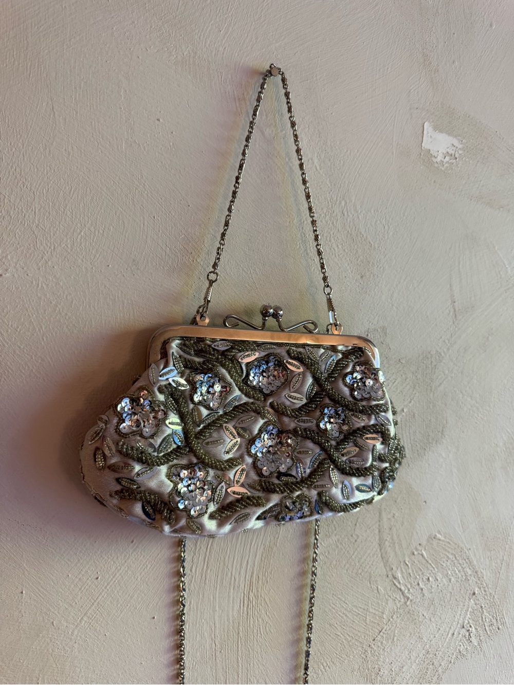 Silver Beaded Sequin Floral Kiss Lock Evening Bag Two Chain Straps Clutch